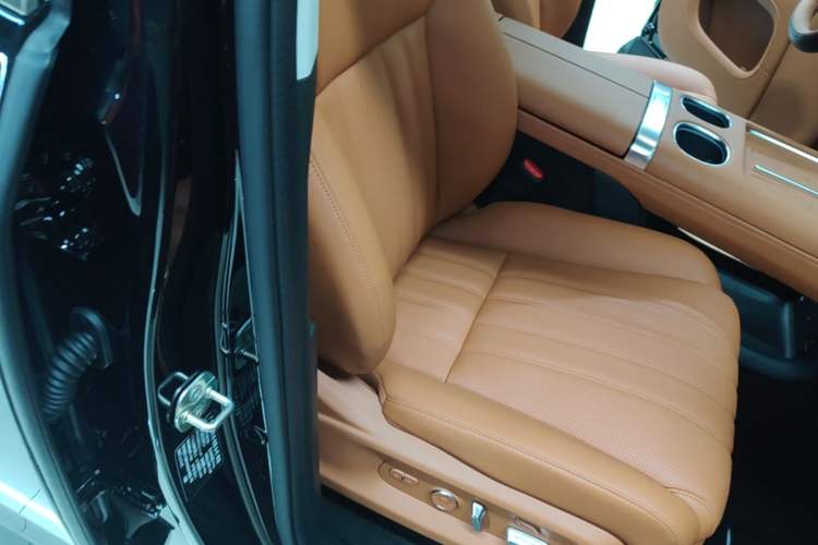 Used GAC Trumpchi S9 2025 Model Qiankun Ultra 6-Seater Right Front Seat