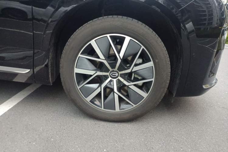 Used GAC Trumpchi S9 2025 Model Qiankun Max 6-Seater Right Front Wheel Hub