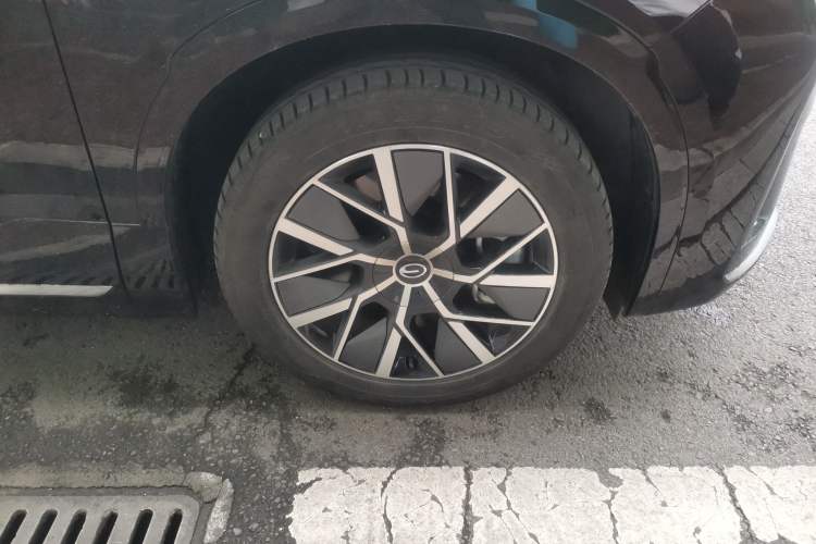 Used GAC Trumpchi S9 2025 Model Qiankun Max 5-Seater Right Front Wheel Hub