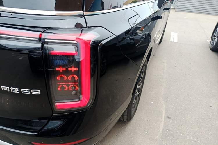 Used GAC Trumpchi S9 2025 Model Qiankun Ultra 6-Seater Right Rear Taillight