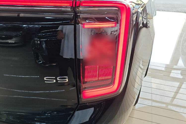 Used GAC Trumpchi S9 2025 Model Qiankun Ultra 5-Seater Right Rear Taillight