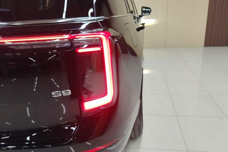 Used GAC Trumpchi S9 2025 Model Qiankun Ultra 6-Seater Right Rear Taillight