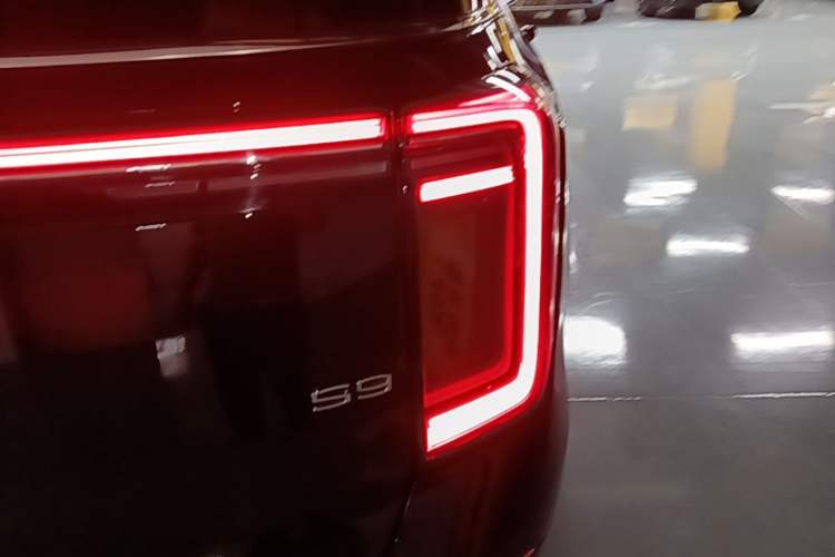 Used GAC Trumpchi S9 2025 Model Qiankun Ultra 6-Seater Right Rear Taillight