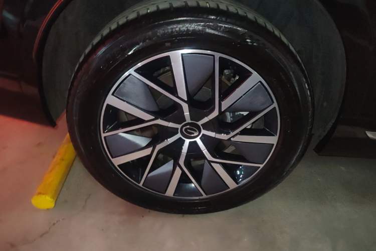 Used GAC Trumpchi S9 2025 Model Qiankun Max 5-Seater Right Rear Wheel Hub