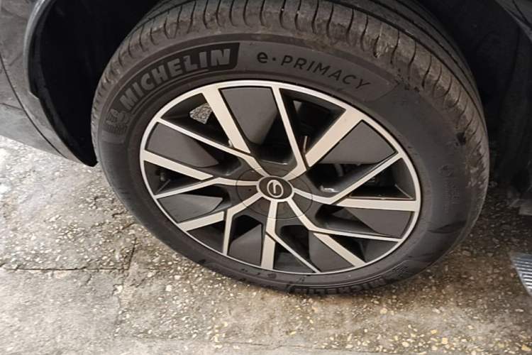 Used GAC Trumpchi S9 2025 Model Qiankun Ultra 6-Seater Right Rear Wheel Hub