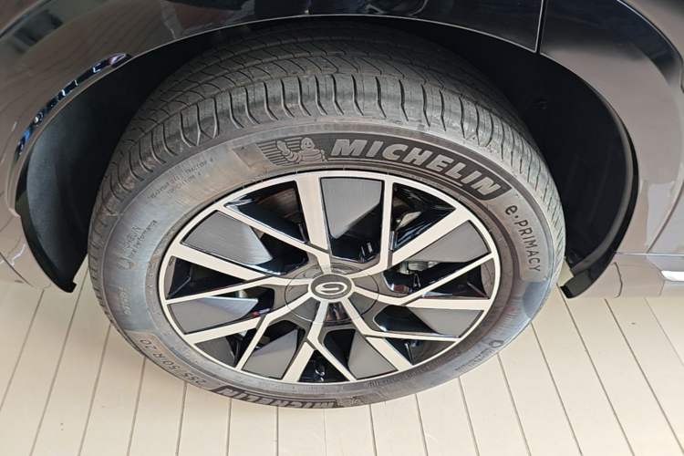 Used GAC Trumpchi S9 2025 Model Qiankun Ultra 5-Seater Right Rear Wheel Hub