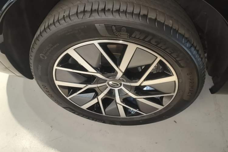 Used GAC Trumpchi S9 2025 Model Qiankun Ultra 6-Seater Right Rear Wheel Hub