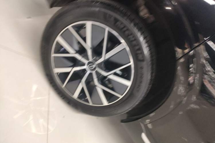 Used GAC Trumpchi S9 2025 Model Qiankun Ultra 6-Seater Right Rear Wheel Hub