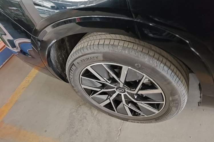 Used GAC Trumpchi S9 2025 Model Qiankun Ultra 6-Seater Right Rear Wheel Hub