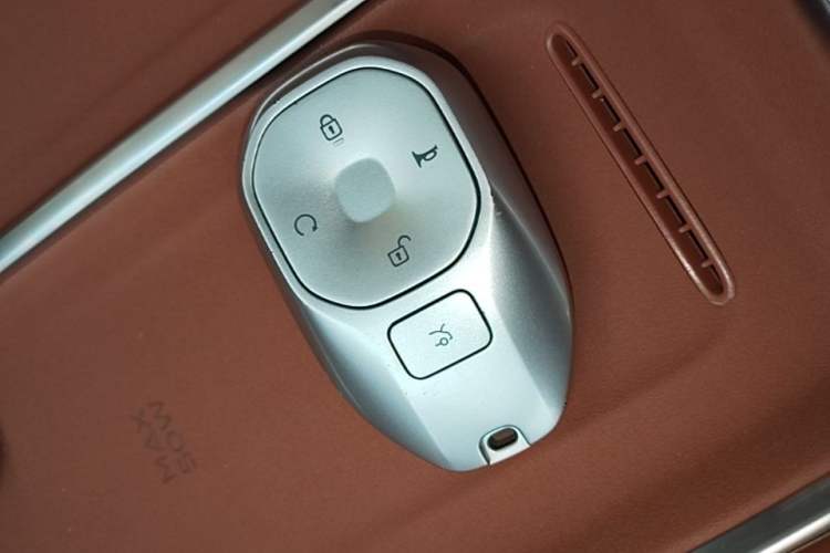 Used GAC Trumpchi S9 2025 Model Qiankun Ultra 6-Seater Vehicle Key