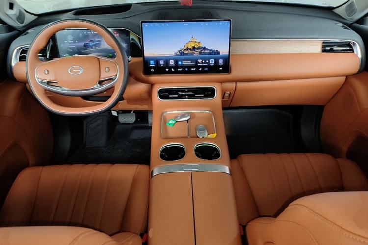 Used GAC Trumpchi S9 2025 Model Qiankun Ultra 6-Seater Center Console