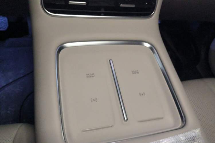 Used GAC Trumpchi S9 2025 Model Qiankun Ultra 5-Seater Gear Lever