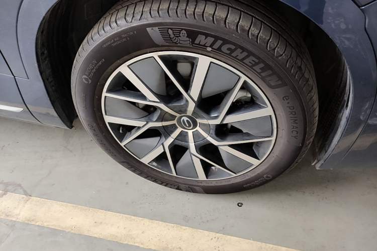 Used GAC Trumpchi S9 2025 Model Qiankun Ultra 6-Seater Right Front Wheel Hub