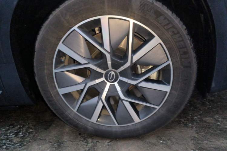 Used GAC Trumpchi S9 2025 Model Qiankun Ultra 5-Seater Right Front Wheel Hub