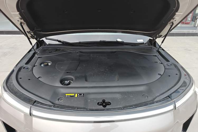Used GAC Trumpchi S9 2025 Model Qiankun Ultra 6-Seater Engine Bay