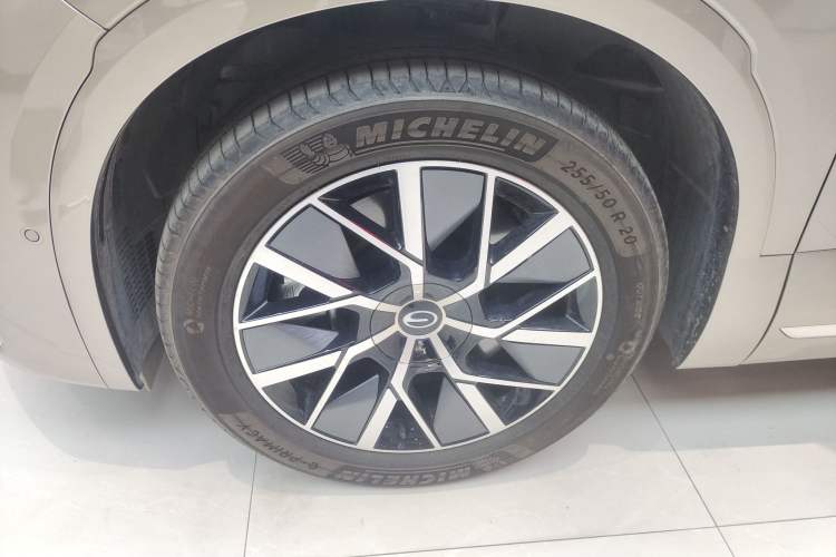 Used GAC Trumpchi S9 2025 Model Qiankun Ultra 6-Seater Exterior 4