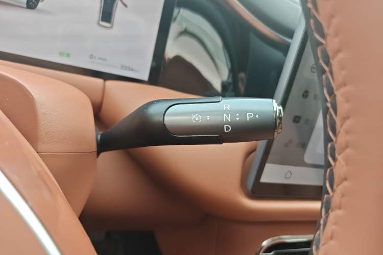 Used GAC Trumpchi S9 2025 Model Qiankun Ultra 6-Seater Gear Lever