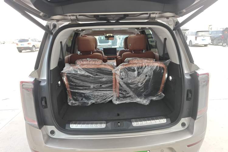 Used GAC Trumpchi S9 2025 Model Qiankun Ultra 6-Seater Trunk
