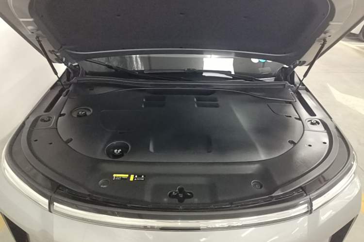 Used GAC Trumpchi S9 2025 Model Qiankun Ultra 6-Seater Engine Bay