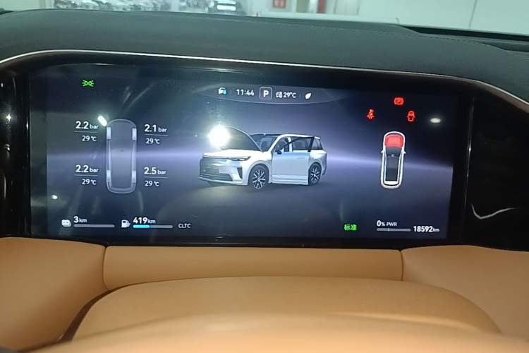 Used GAC Trumpchi S9 2025 Model Qiankun Ultra 6-Seater Instrument Cluster