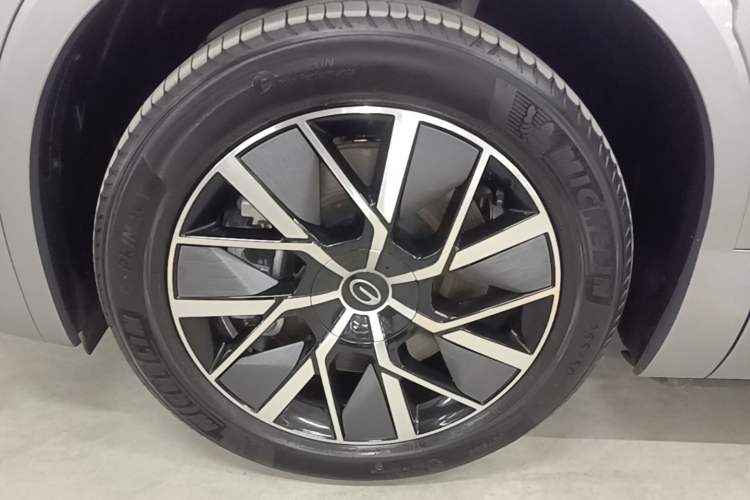 Used GAC Trumpchi S9 2025 Model Qiankun Ultra 6-Seater Left Front Wheel Hub