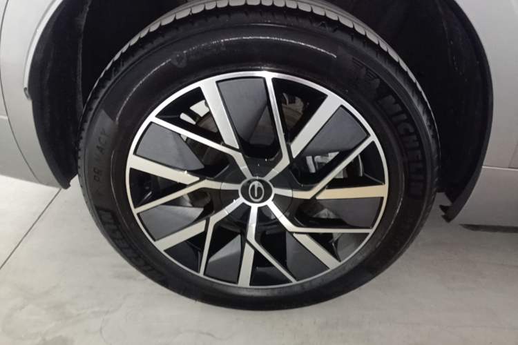 Used GAC Trumpchi S9 2025 Model Qiankun Ultra 6-Seater Right Rear Wheel Hub