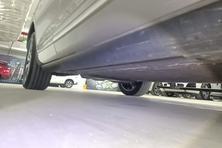 Used GAC Trumpchi S9 2025 Model Qiankun Ultra 6-Seater Right Side Sill