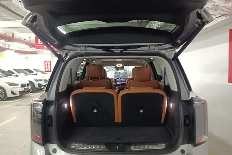 Used GAC Trumpchi S9 2025 Model Qiankun Ultra 6-Seater Trunk