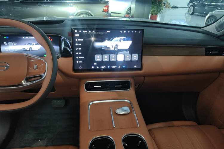 Used GAC Trumpchi S9 2025 Model Qiankun Ultra 6-Seater Audio And AC Panel
