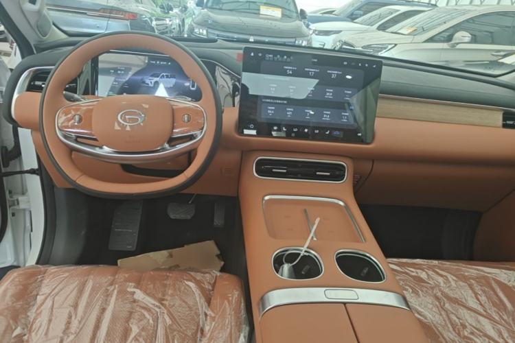 Used GAC Trumpchi S9 2025 Model Qiankun Max 6-Seater Center Console