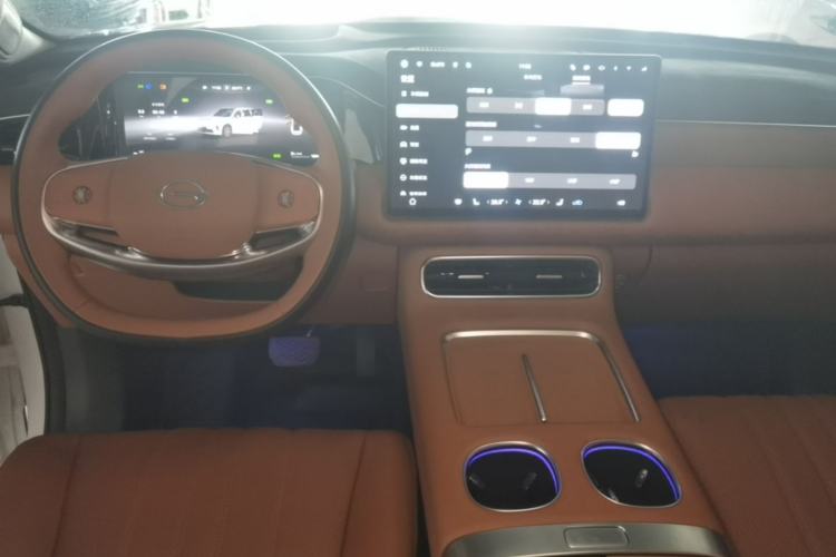 Used GAC Trumpchi S9 2025 Model Qiankun Ultra 6-Seater Center Console