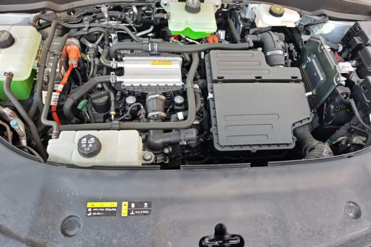 Used GAC Trumpchi S9 2025 Model Qiankun Ultra 6-Seater Engine Bay