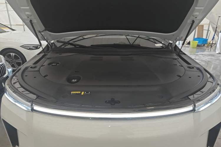 Used GAC Trumpchi S9 2025 Model Qiankun Max 6-Seater Engine Bay