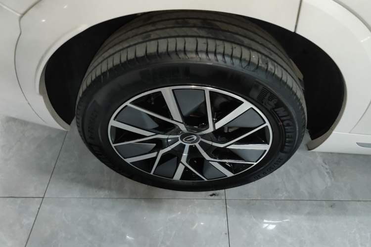 Used GAC Trumpchi S9 2025 Model Qiankun Ultra 6-Seater Exterior 3