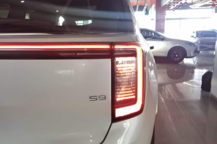 Used GAC Trumpchi S9 2025 Model Qiankun Ultra 6-Seater Exterior 3