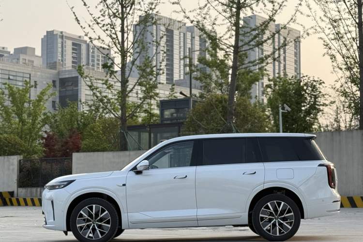 Used GAC Trumpchi S9 2025 Model Qiankun Max 6-Seater Exterior 4