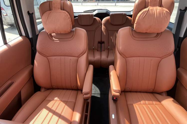 Used GAC Trumpchi S9 2025 Model Qiankun Ultra 6-Seater Interior 5