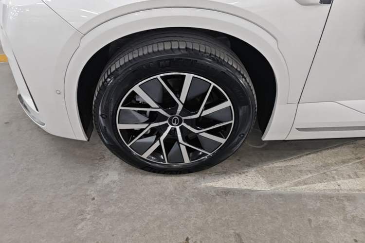 Used GAC Trumpchi S9 2025 Model Qiankun Ultra 6-Seater Left Front Wheel Hub