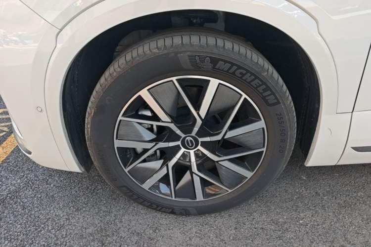 Used GAC Trumpchi S9 2025 Model Qiankun Ultra 6-Seater Left Front Wheel Hub