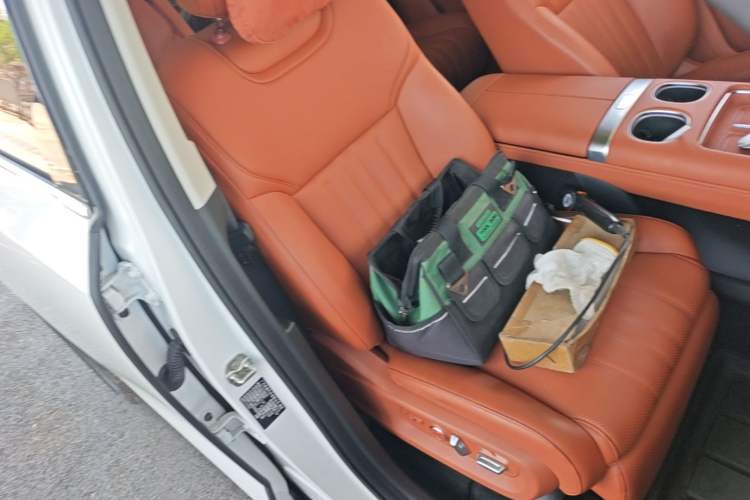 Used GAC Trumpchi S9 2025 Model Qiankun Ultra 6-Seater Right Front Seat