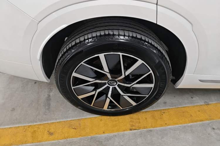 Used GAC Trumpchi S9 2025 Model Qiankun Ultra 6-Seater Right Rear Wheel Hub