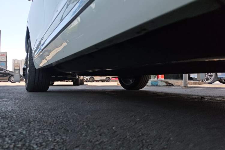 Used GAC Trumpchi S9 2025 Model Qiankun Ultra 6-Seater Right Side Sill