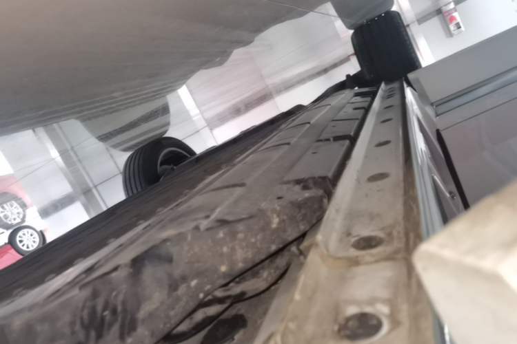 Used GAC Trumpchi S9 2025 Model Qiankun Ultra 6-Seater Right Side Sill