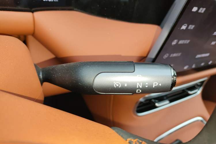 Used GAC Trumpchi S9 2025 Model Qiankun Ultra 6-Seater Gear Lever