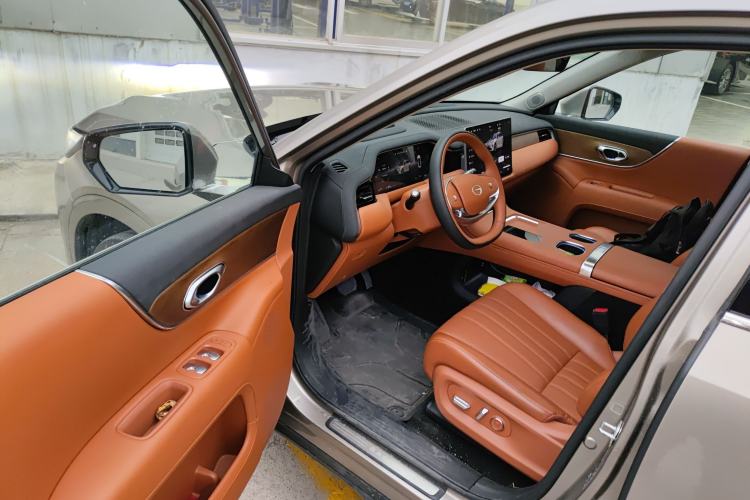 Used GAC Trumpchi S9 2025 Model Qiankun Ultra 6-Seater Interior 3