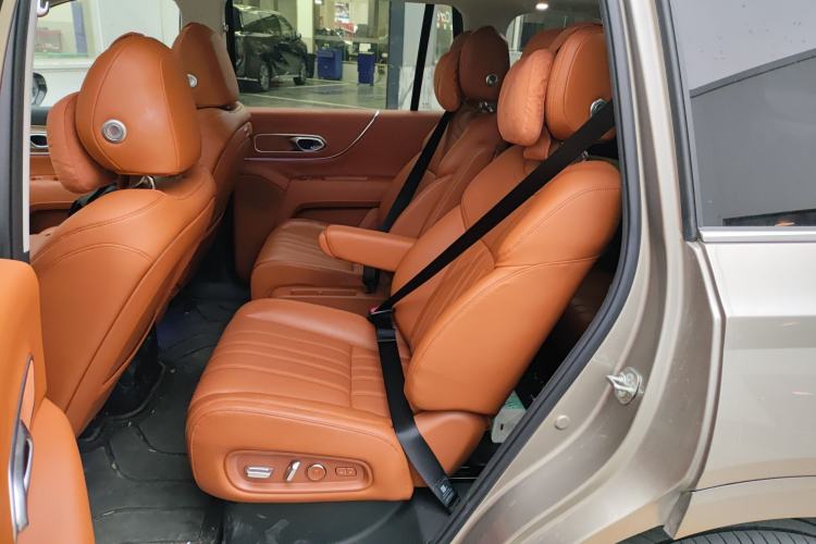 Used GAC Trumpchi S9 2025 Model Qiankun Ultra 6-Seater Interior 4