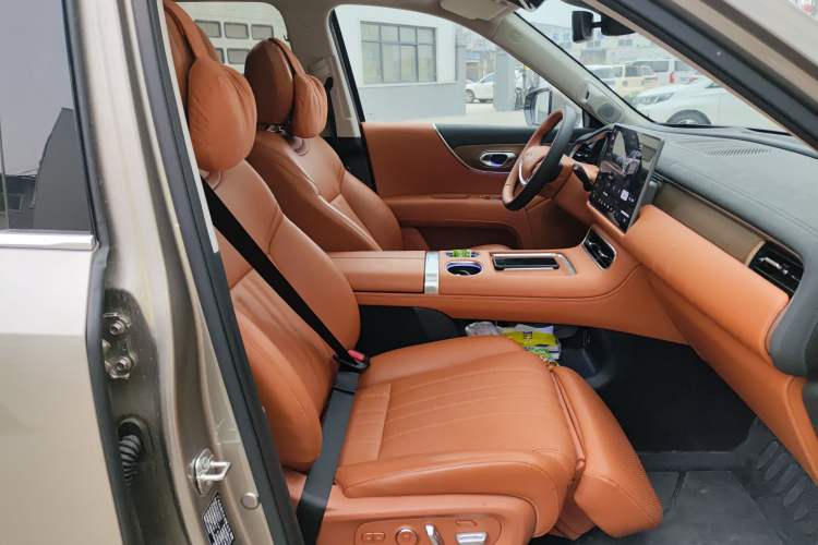 Used GAC Trumpchi S9 2025 Model Qiankun Ultra 6-Seater Right Front Seat