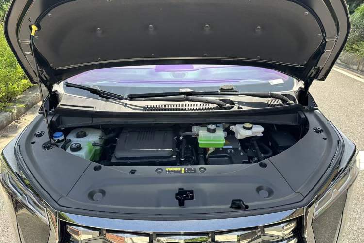 Used GAC Trumpchi Xiangwang M8 2025 Kunkun Series Ultra First-Class Cabin Engine Bay