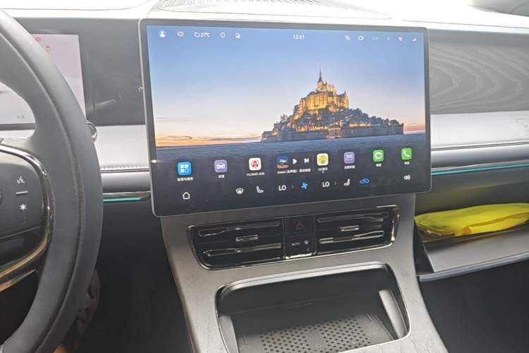 Used GAC Trumpchi Xiangwang M8 2025 Kunkun Series Ultra First-Class Cabin Audio And AC Panel
