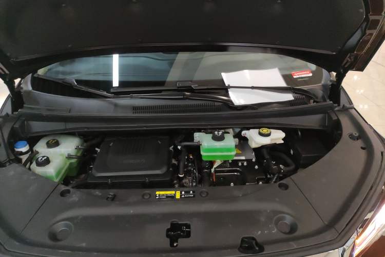Used GAC Trumpchi Xiangwang M8 2025 Kunkun Series Max Luxury Cabin Engine Bay